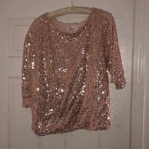 A beautiful light pink &rose gold top with sequin✨